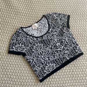 High-quality cropped knit top